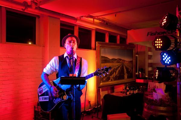 Renowned Kiwi musician Tiki Taane played to a packed TRENZ crowd.